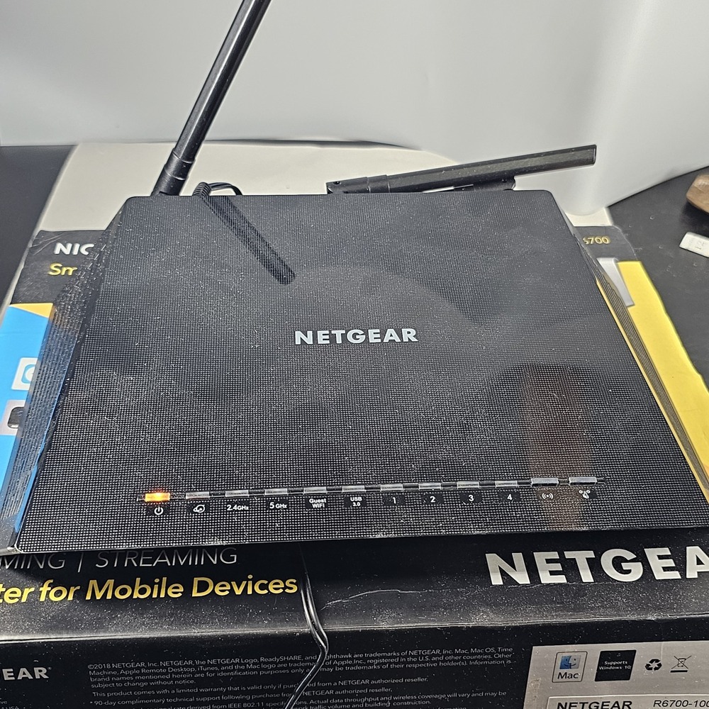 NETGEAR R6700 Nighthawk AC1750 Smart WiFi Router - R6700-100NAS In Box - Picture 2 of 10